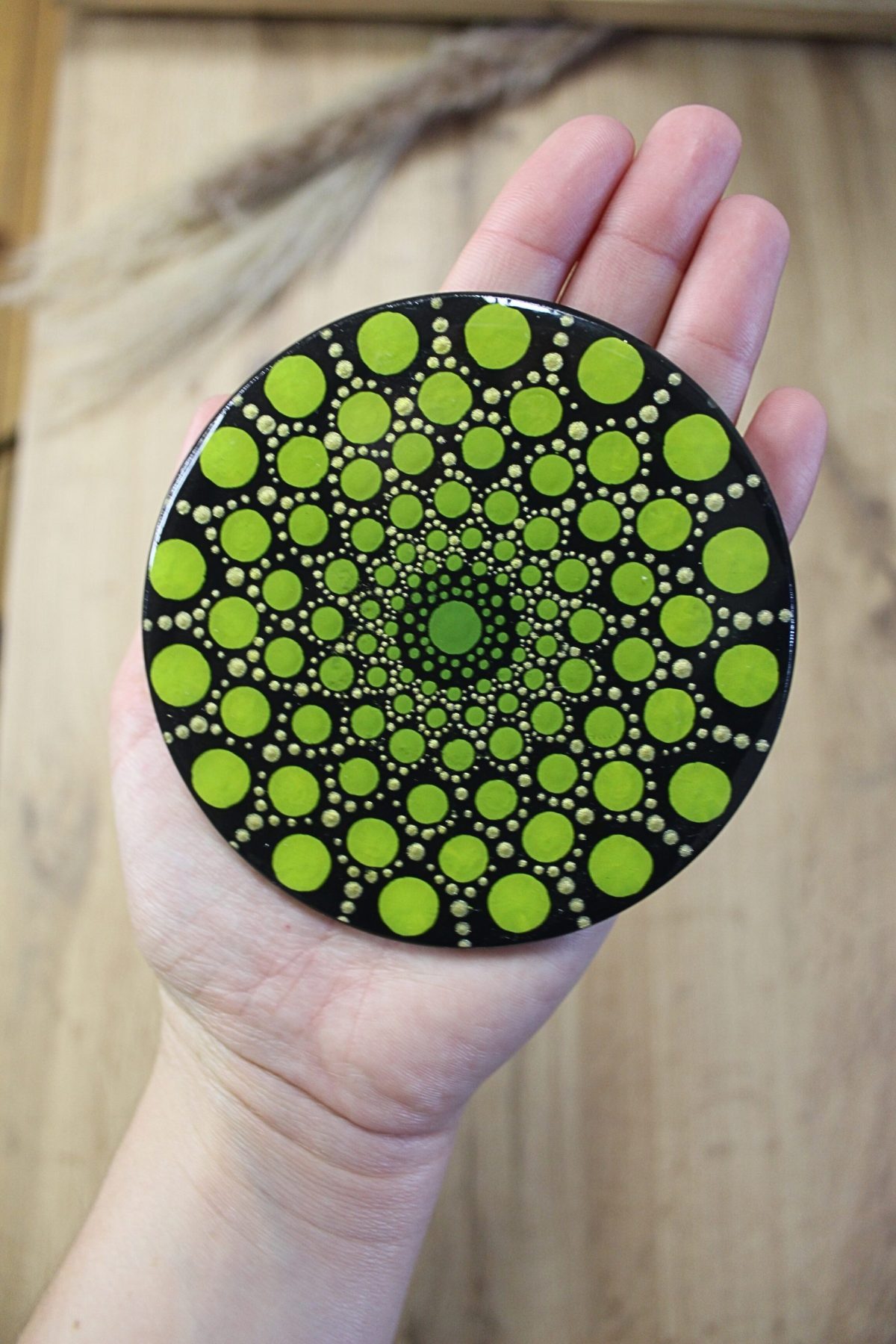 Kamniti podstavek Mandala - ročno narisana mandala, zelena 2,  10 cm